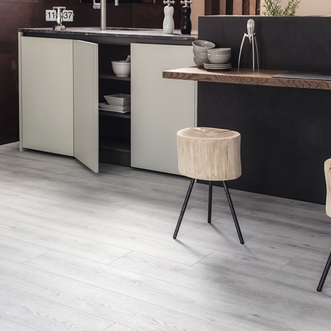 Ламинат Kaindl К4422 Natural T. 8.0 SP Дуб Evoke Concrete RI 1-пол. 4V (8х193х1383) alt 2